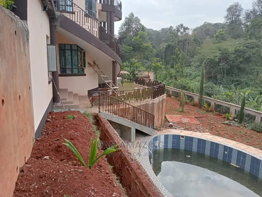 9-Bedroom Maisonette in Exclusive Nyari Neighborhood for Sale in Nyari