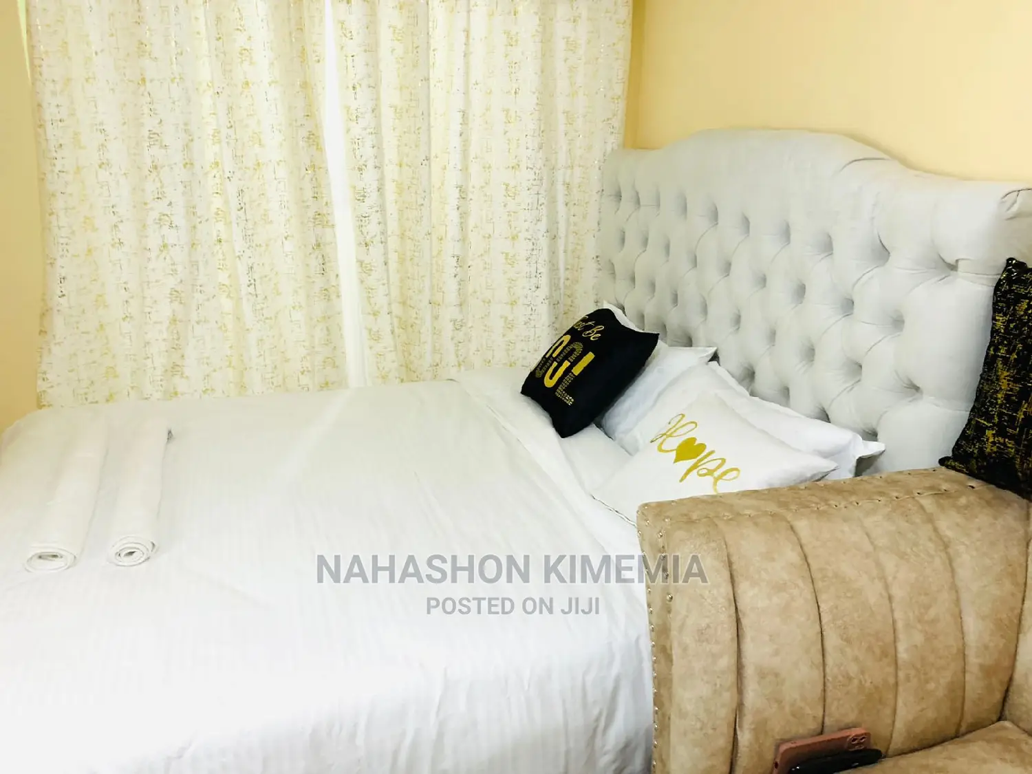 Gold Airbnb Studio in Roysambu, Thika Road - Rent Today, Lumumba Drive in Roysambu