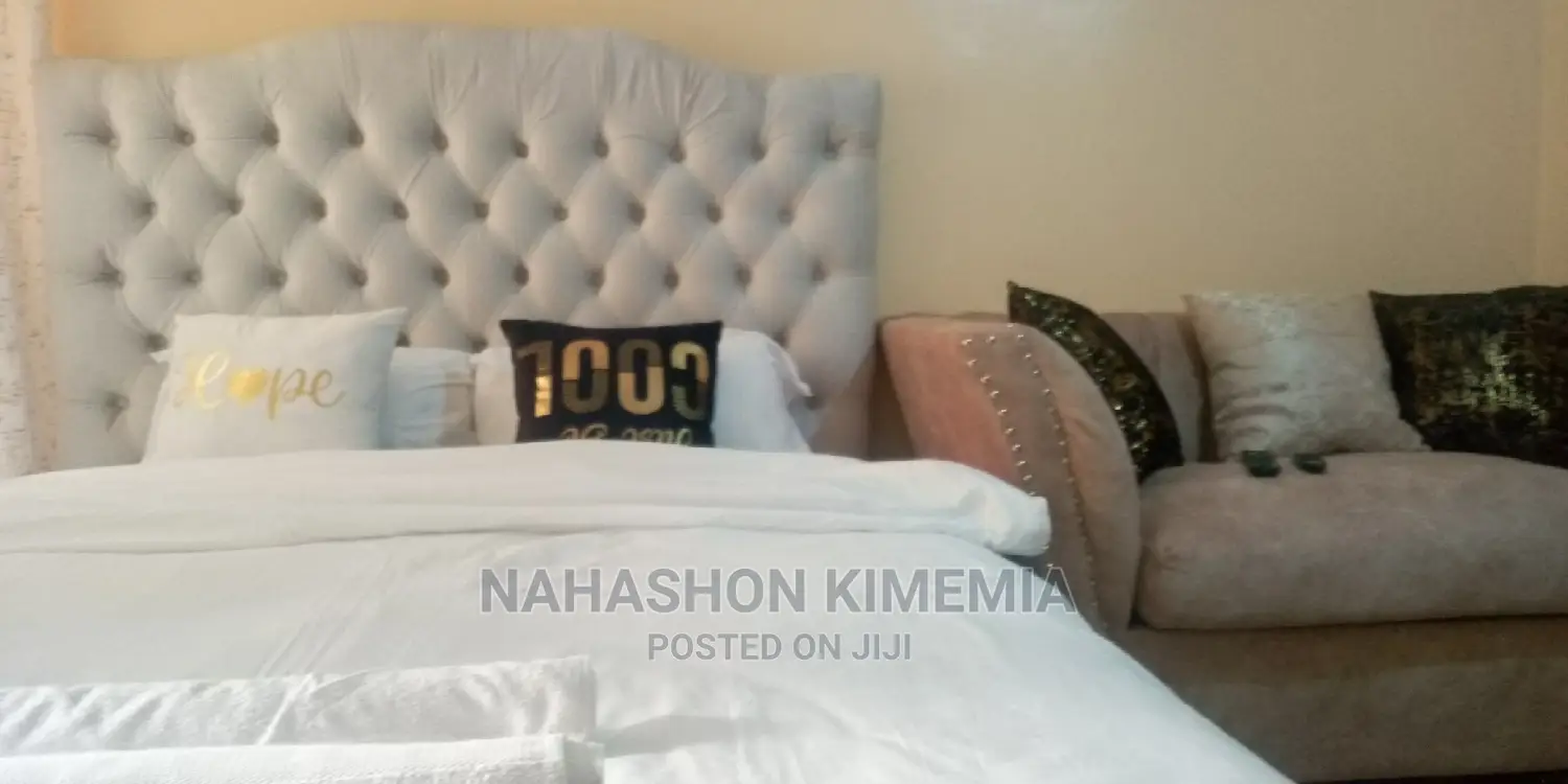 Gold Airbnb Studio in Roysambu, Thika Road - Rent Today, Lumumba Drive in Roysambu