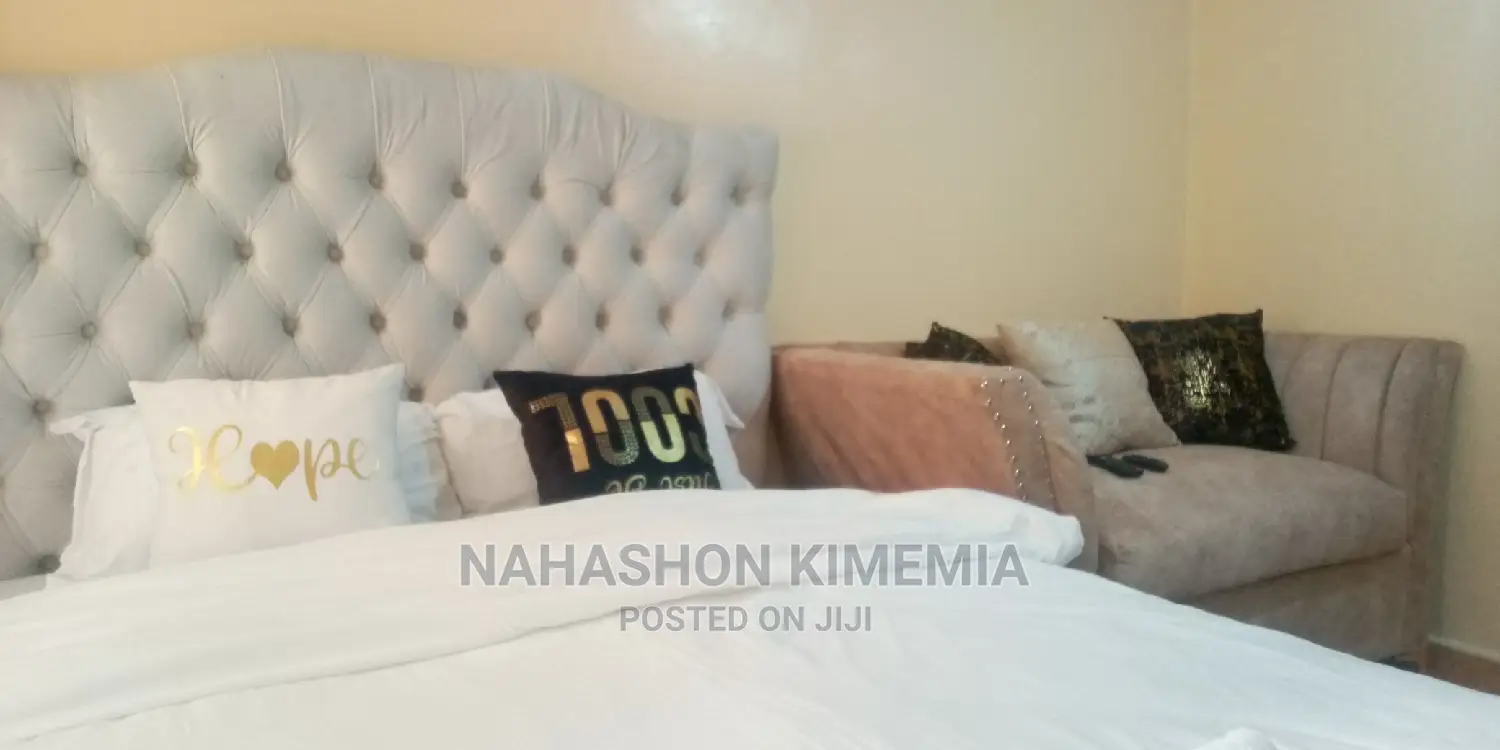 Gold Airbnb Studio in Roysambu, Thika Road - Rent Today, Lumumba Drive in Roysambu