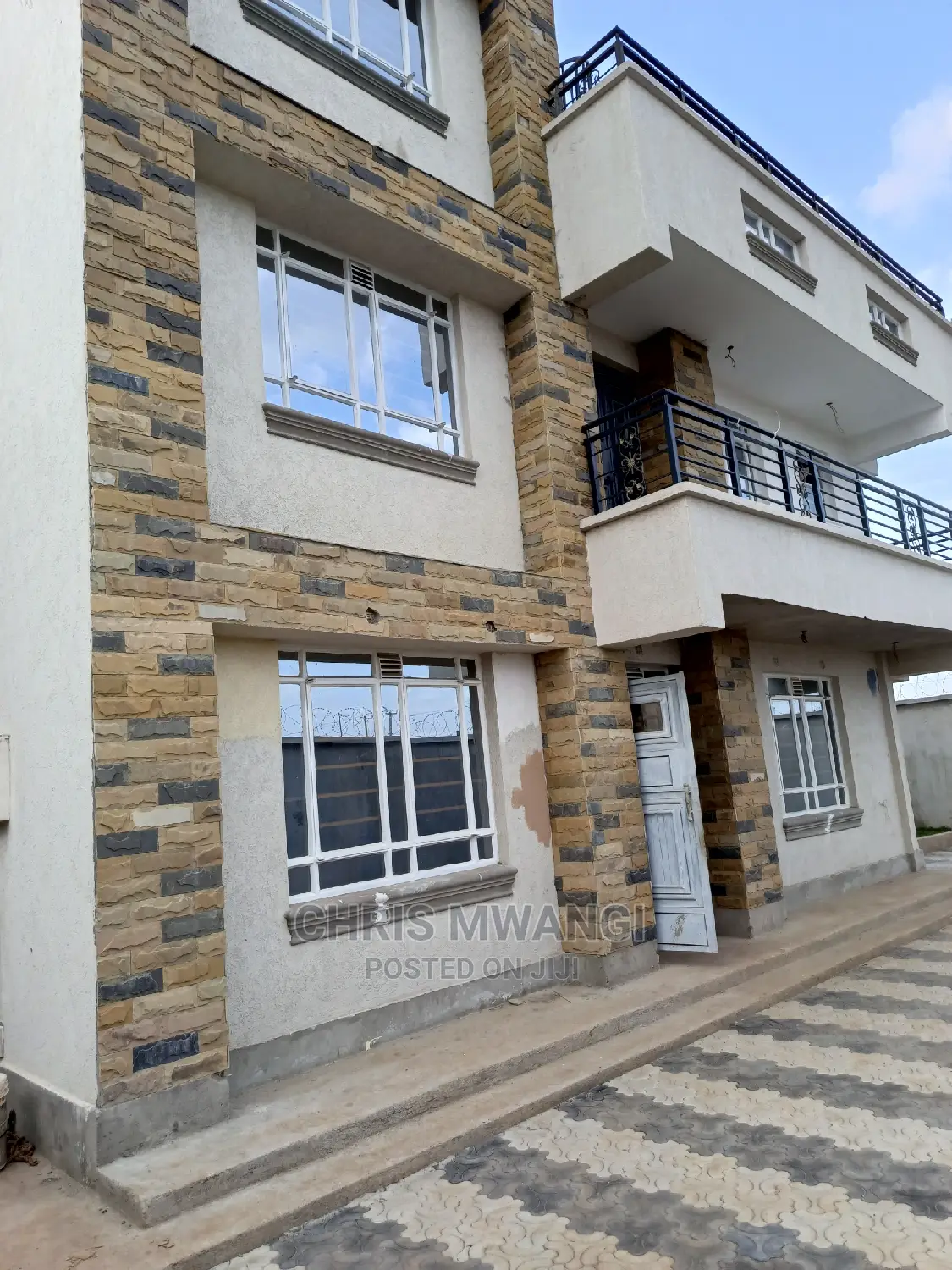 Maisonette for Sale - 5 Spacious Bedrooms in Emarlands Plains, Kamakis in Kamakis