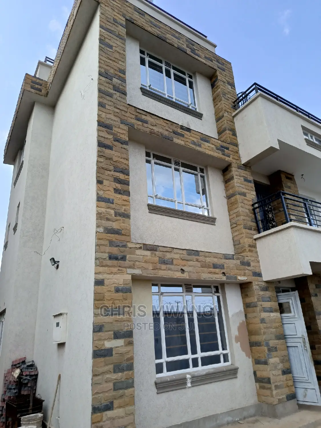Maisonette for Sale - 5 Spacious Bedrooms in Emarlands Plains, Kamakis in Kamakis
