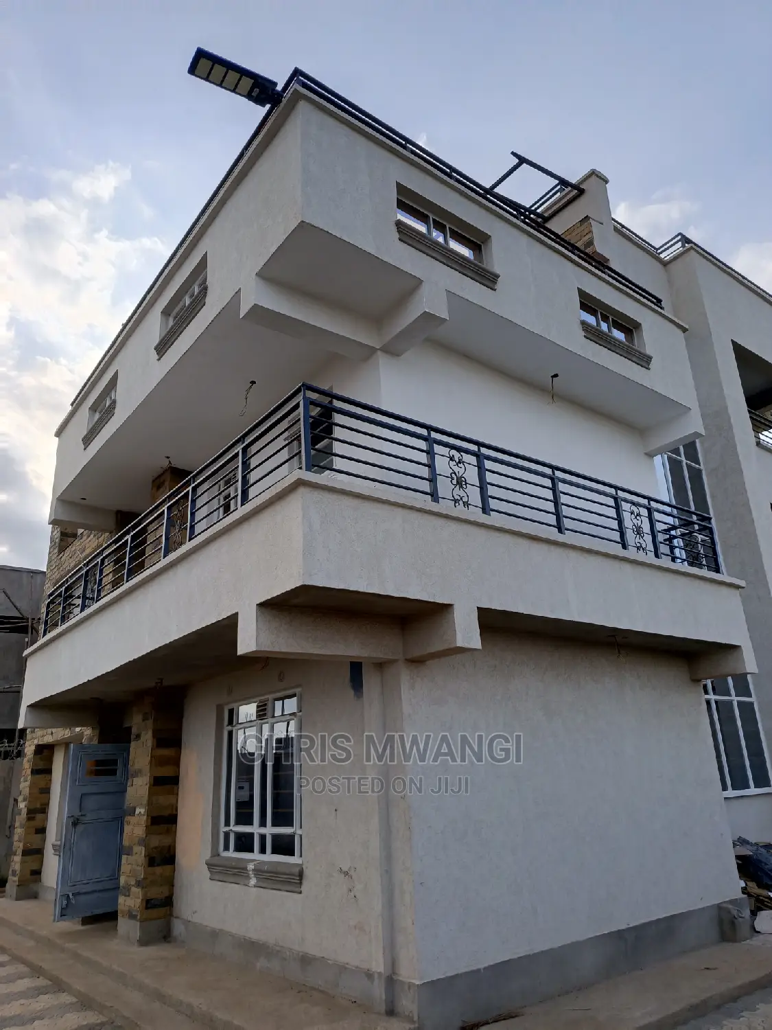 Maisonette for Sale - 5 Spacious Bedrooms in Emarlands Plains, Kamakis in Kamakis