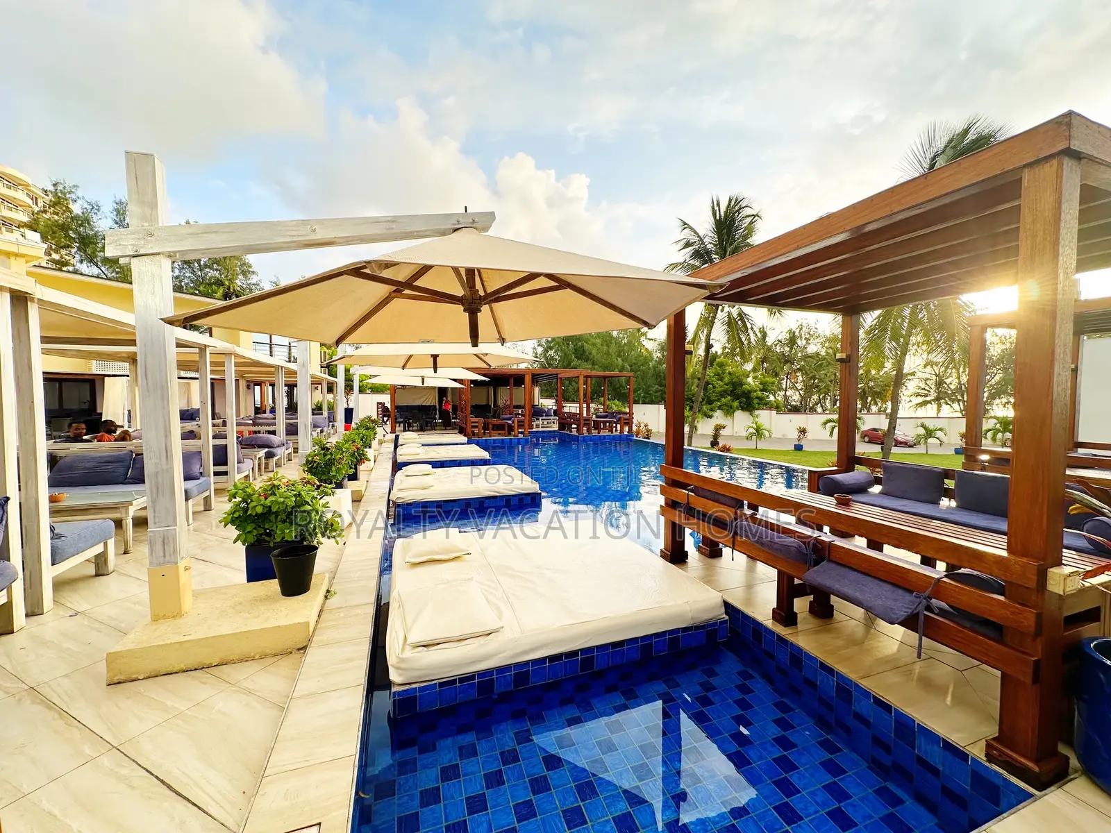 1-Bedroom Jumeirah Beachfront Apartment - Bed and Breakfast Deal in Nyali