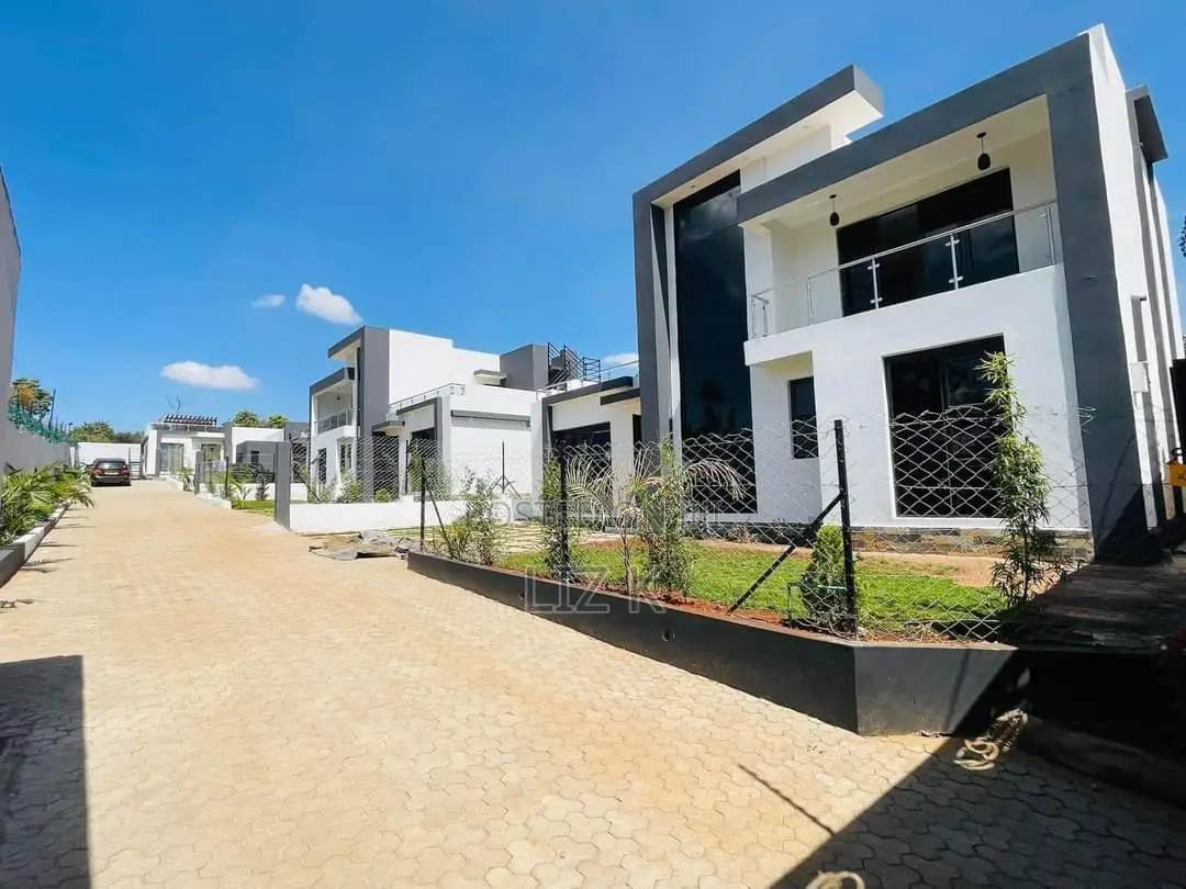 Maisonette with 4 Bedrooms in Mugutha, Kimbo for Sale in Kwa Kairu
