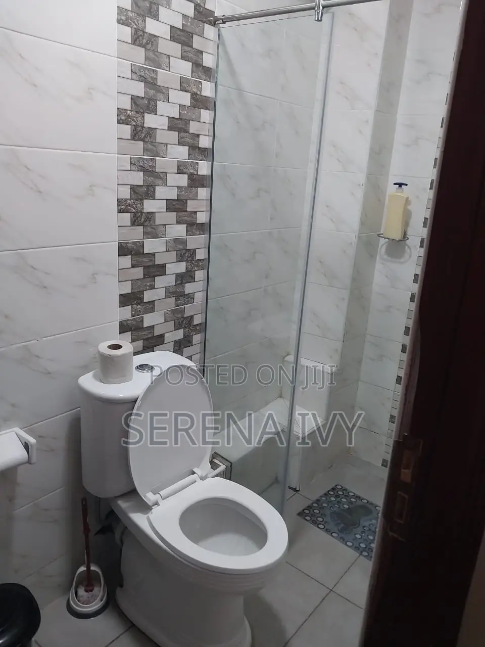 City Studio with Free Parking - Modern Design in Roysambu