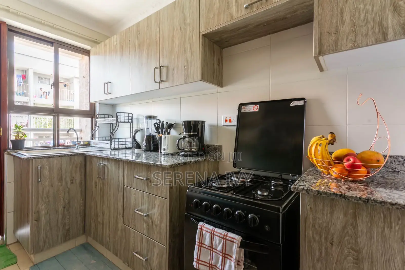 City Studio with Free Parking - Modern Design in Roysambu