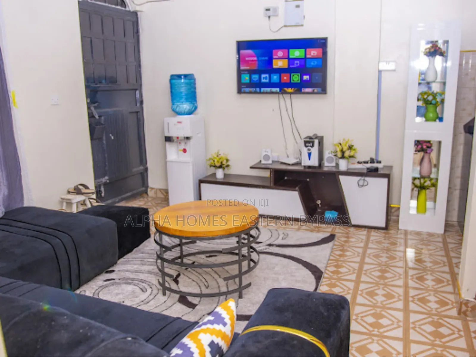 Contemporary City Escape: Fully Furnished One-Bedroom in Kamakis