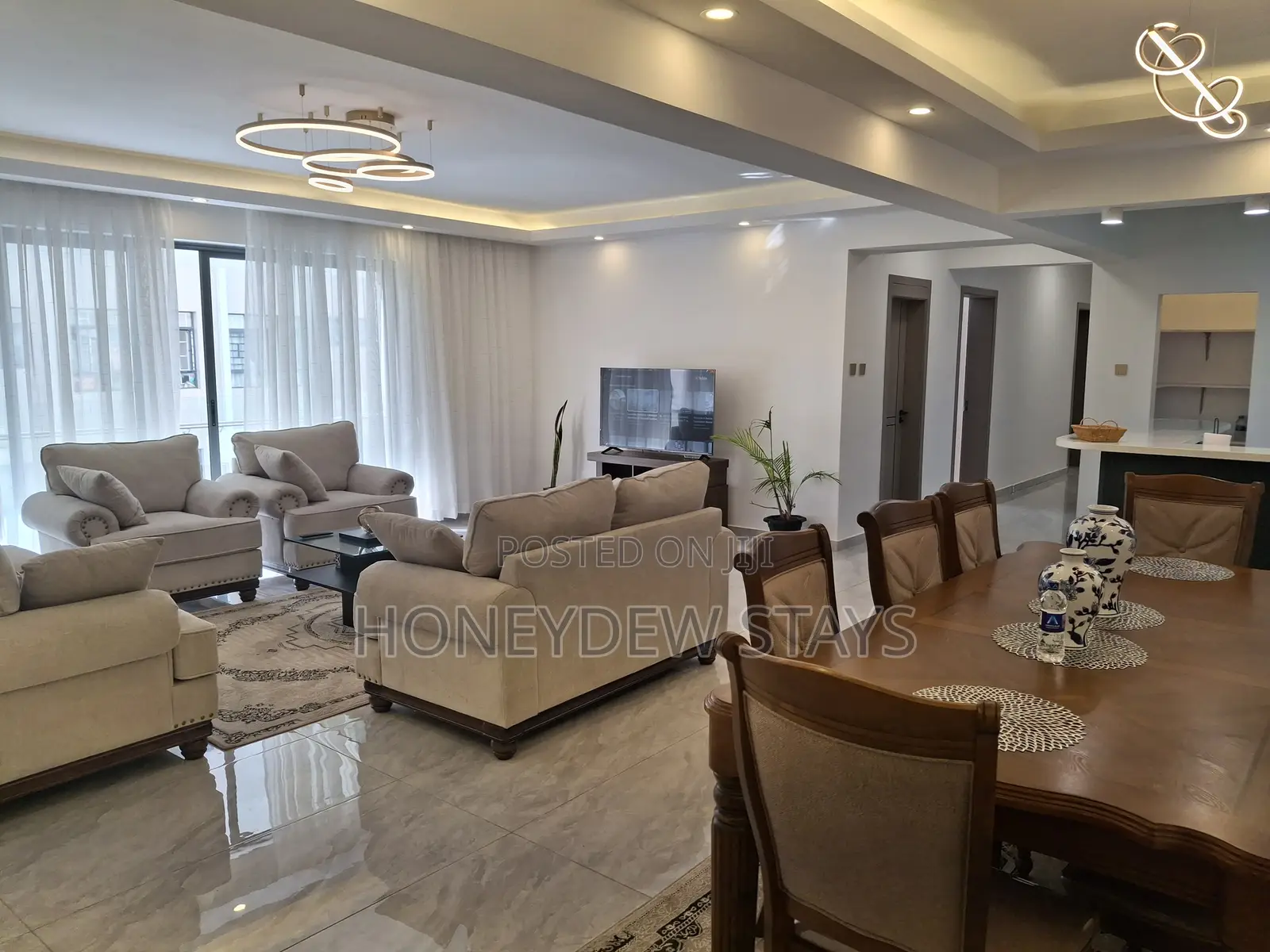 Royal Oaks Residency – Elegant 5br All en-Suite Airbnb in Lavington in Valley Arcade