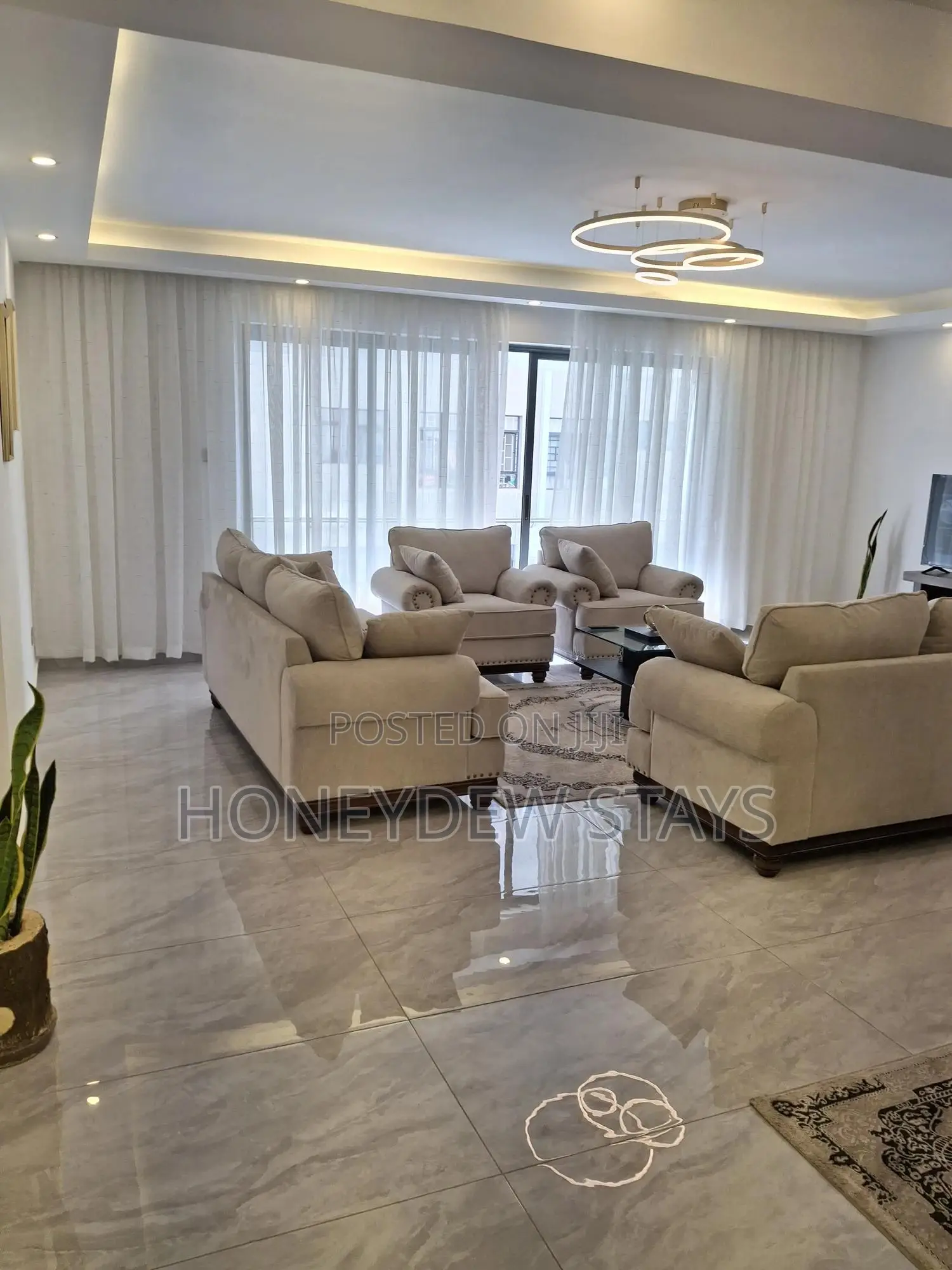 Royal Oaks Residency – Elegant 5br All en-Suite Airbnb in Lavington in Valley Arcade