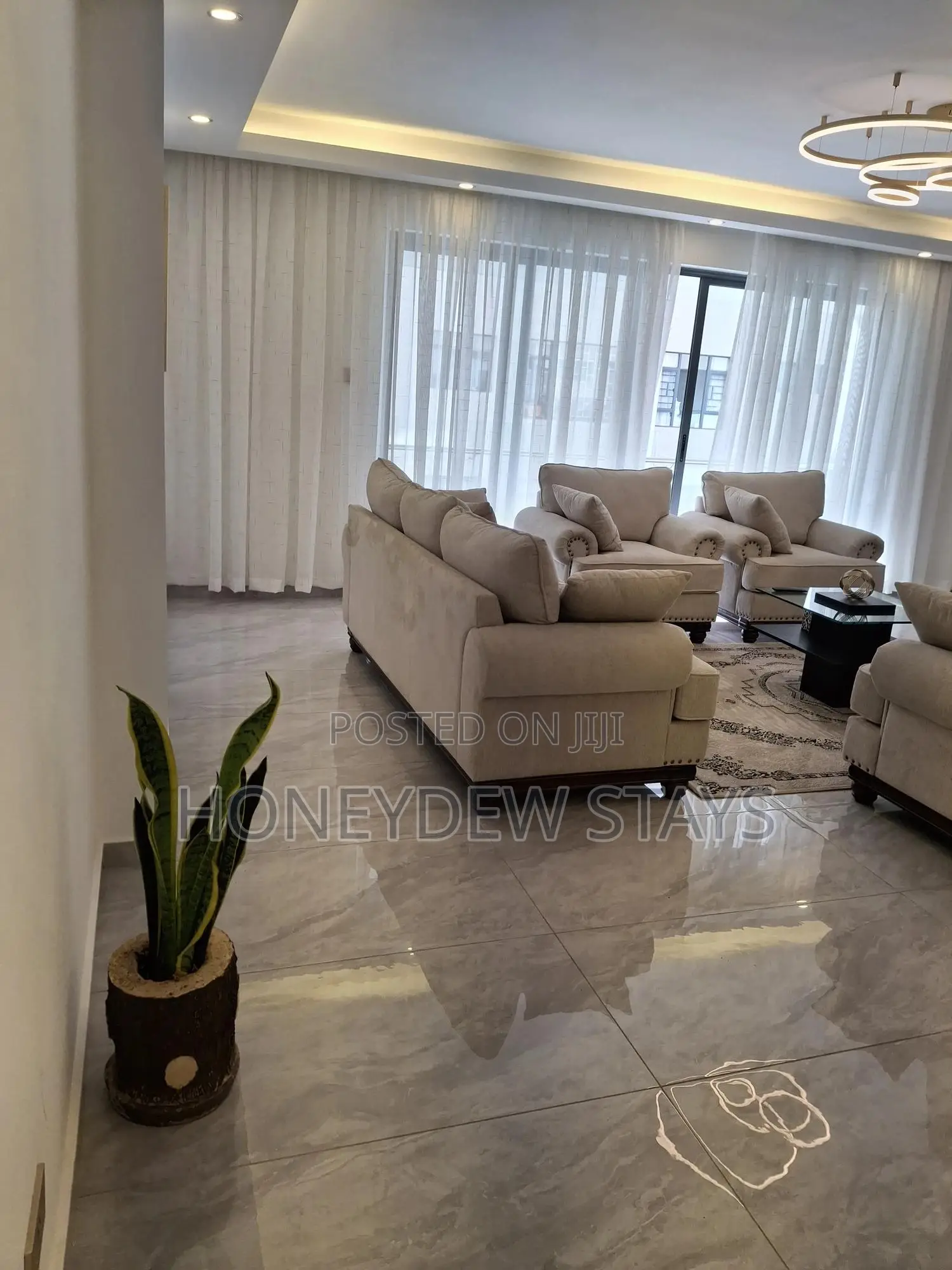 Royal Oaks Residency – Elegant 5br All en-Suite Airbnb in Lavington in Valley Arcade