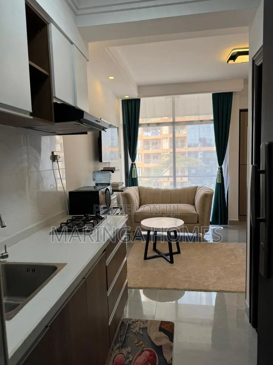Modern Studio Airbnb in Lavington in Valley Arcade