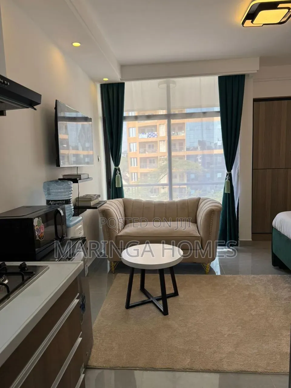 Modern Studio Airbnb in Lavington in Valley Arcade