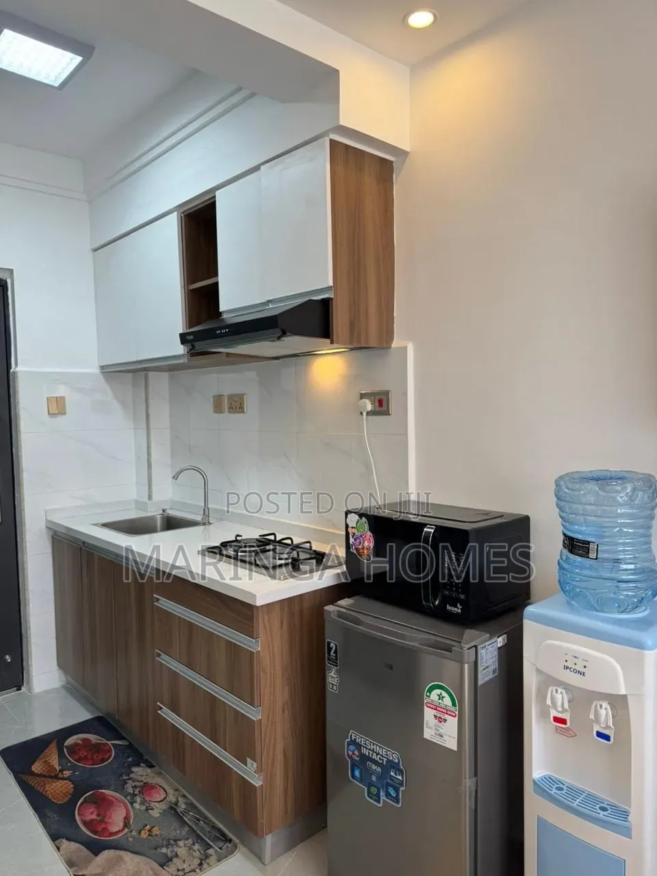 Modern Studio Airbnb in Lavington in Valley Arcade