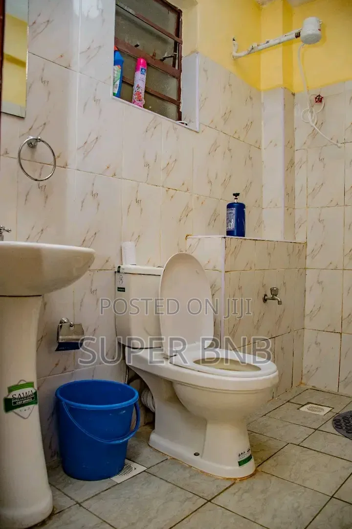 Studio and 1 Bedroom Airbnb in Oj Membley Along the Eastern Bypass. in Old Junction