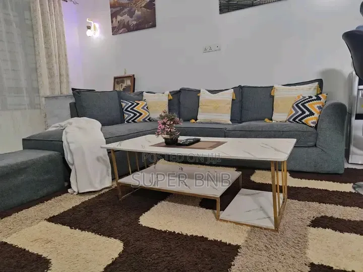 2 Bedroom Airbnb in Membly or a Comfortable 1 Bedroom Eastern Bypass in Membley Estate