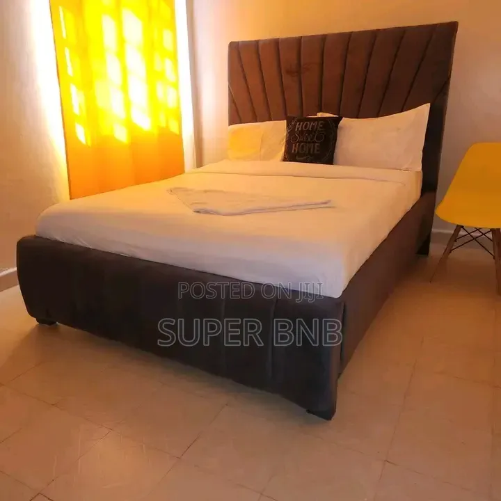 Two Bedroom Airbnb Business Unit With in Lake View