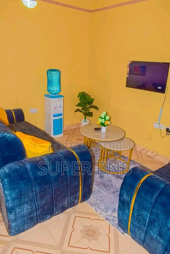 Airbnb Kamakis Eastern Bypass 1.7 Lounge in Kamakis