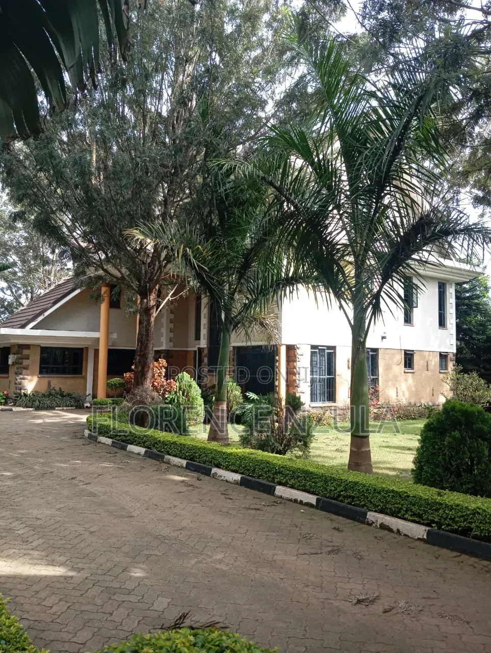 5bdrm Mansion in Kerarapon for sale in Kerarapon