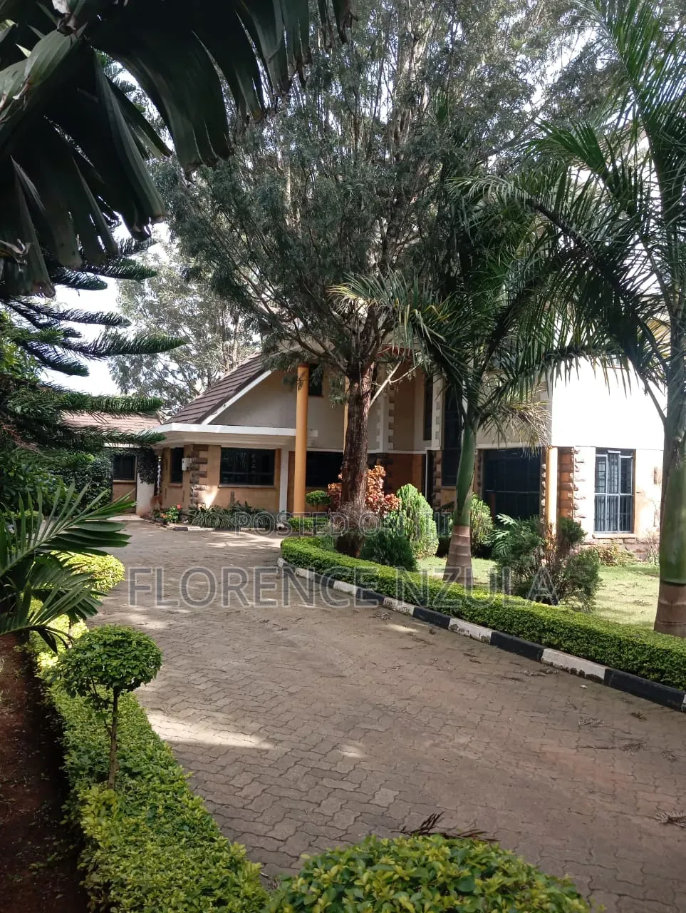5bdrm Mansion in Kerarapon for sale in Kerarapon