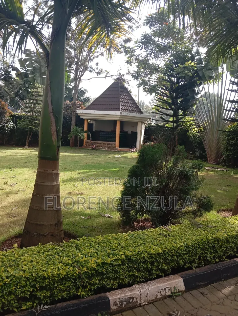 5bdrm Mansion in Kerarapon for sale in Kerarapon