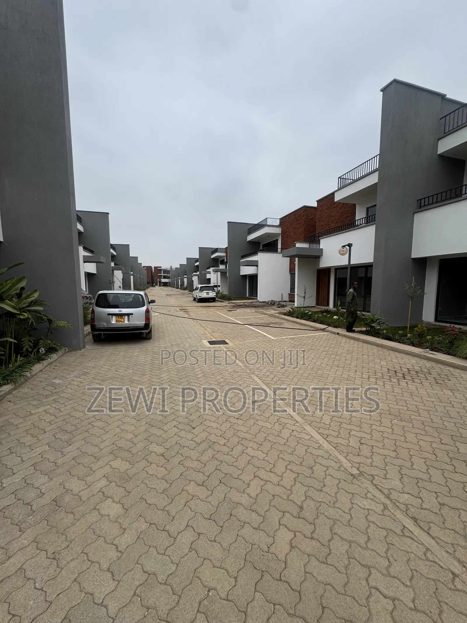 4bdrm Maisonette in Phenom Estate for sale in Phenom Estate
