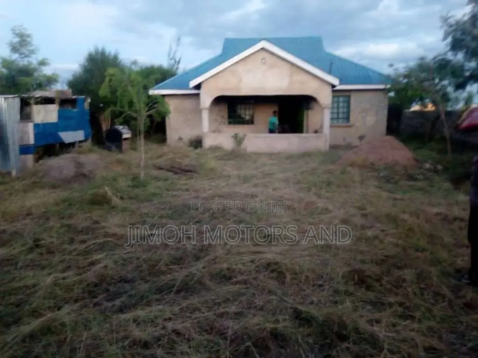 Spacious Unfinished Home: Ready for Your Personal Touches in Parklands/Highridge