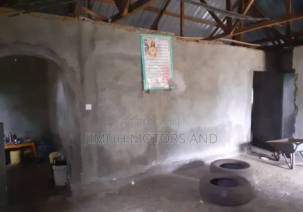 Spacious Unfinished Home: Ready for Your Personal Touches in Parklands/Highridge