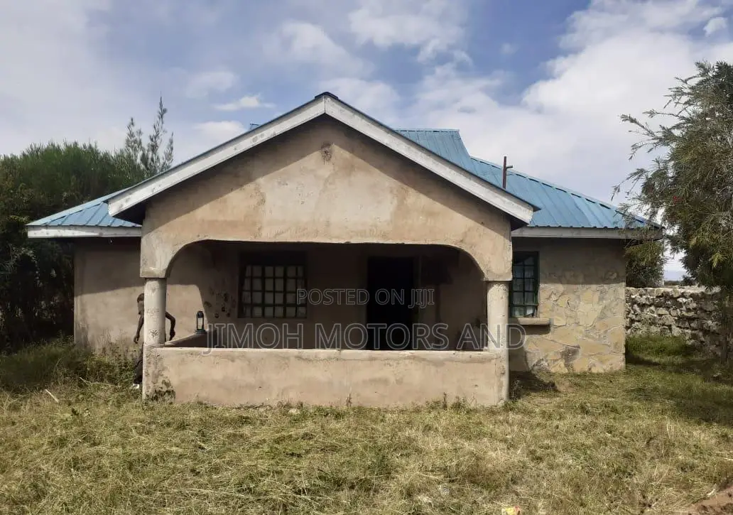 Spacious Unfinished Home: Ready for Your Personal Touches in Parklands/Highridge