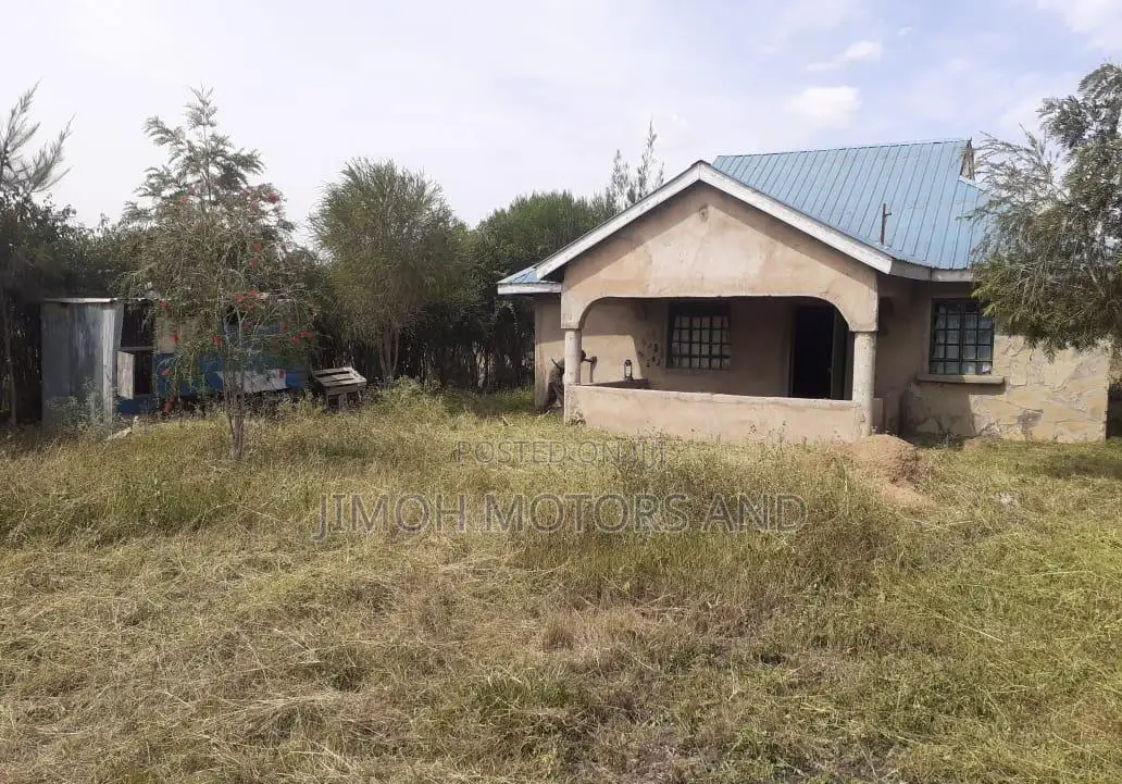 Spacious Unfinished Home: Ready for Your Personal Touches in Parklands/Highridge