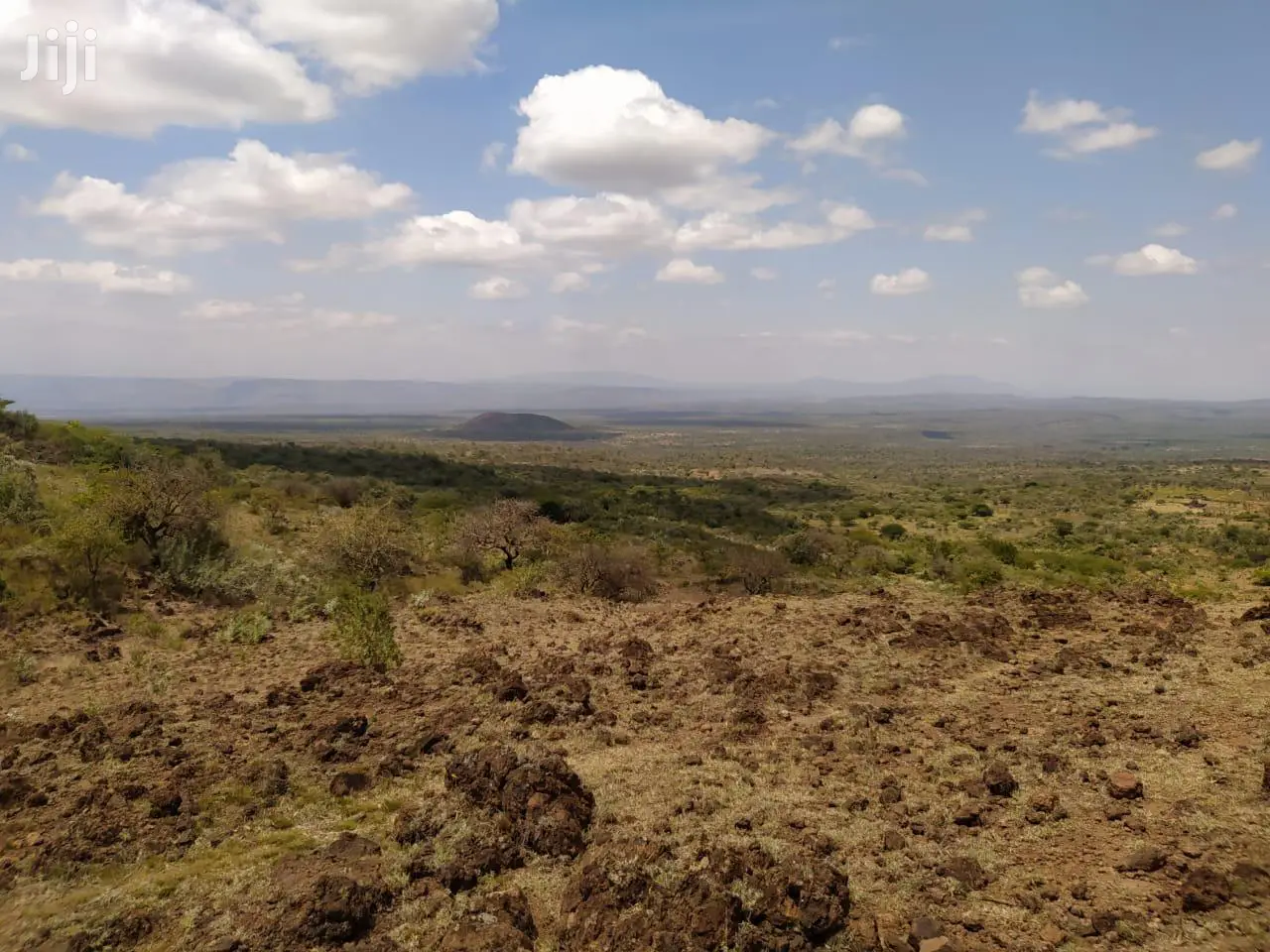 Charming 11-Acre Property in Ewuaso Kedong: Scenic Retreat Awaits in Ewuaso Oonkidong'I