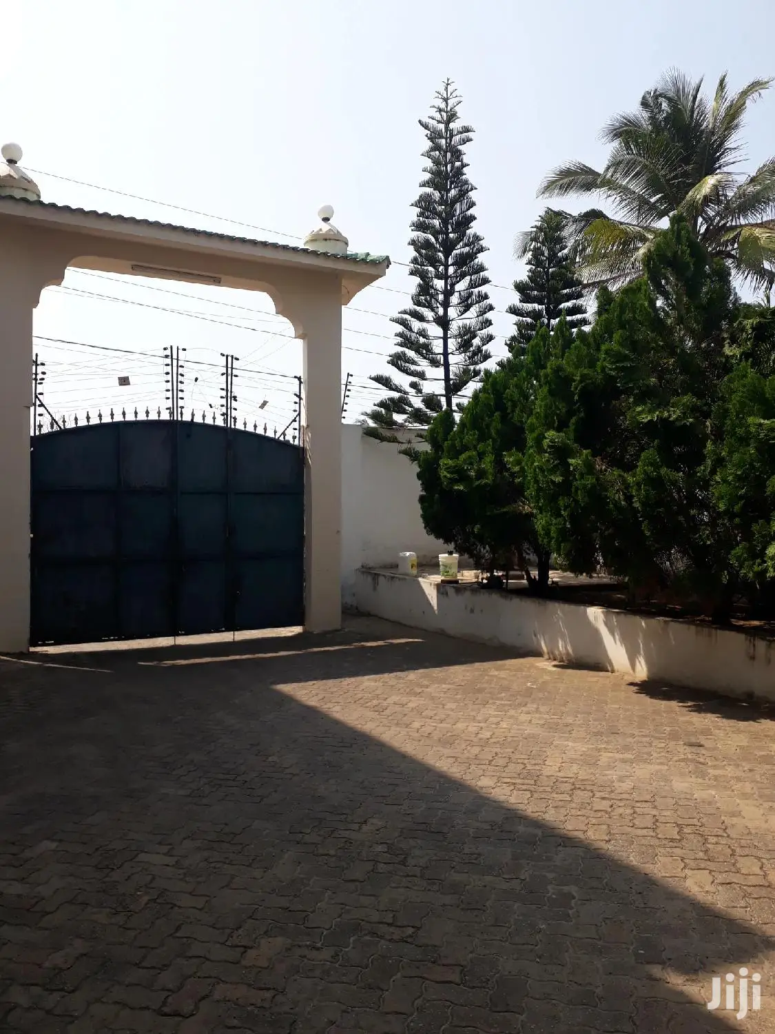 10 Bedroom Mansion in Exclusive Nyali Neighborhood in Nyali
