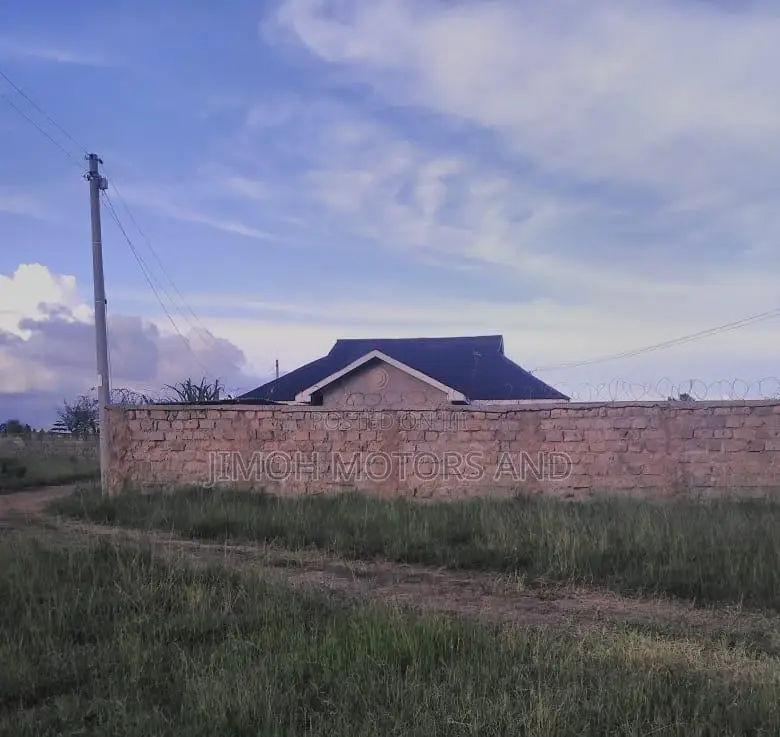 Thika Super High Way House Sale: Spacious 2-Bedroom Property in Witeithie in Parklands/Highridge