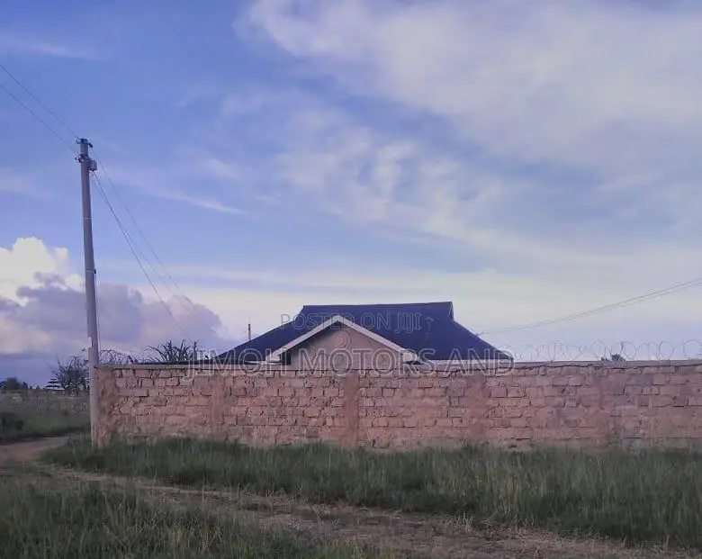 Thika Super High Way House Sale: Spacious 2-Bedroom Property in Witeithie in Parklands/Highridge