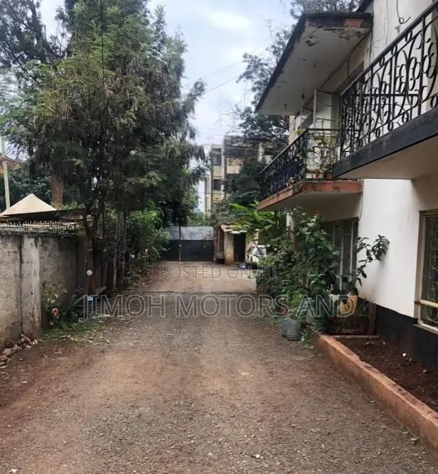 House for Sale: Diamond Plaza, Highridge - Make it Yours Today! in Parklands/Highridge