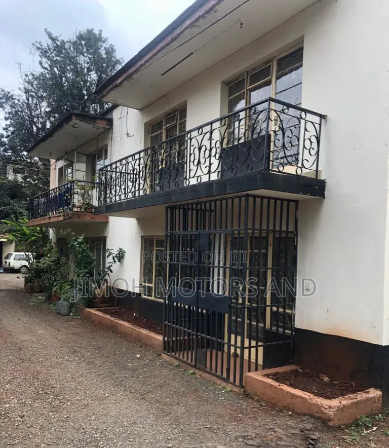 House for Sale: Diamond Plaza, Highridge - Make it Yours Today! in Parklands/Highridge