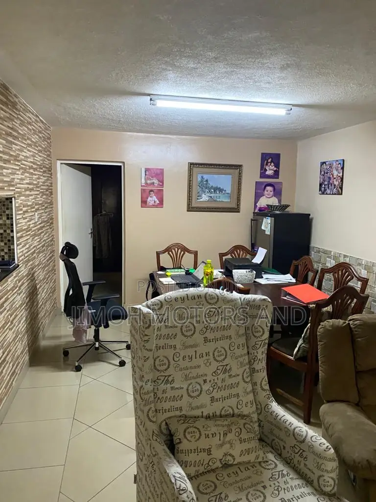 . Maisonette on the Market: Ideal First Home in Parklands/Highridge