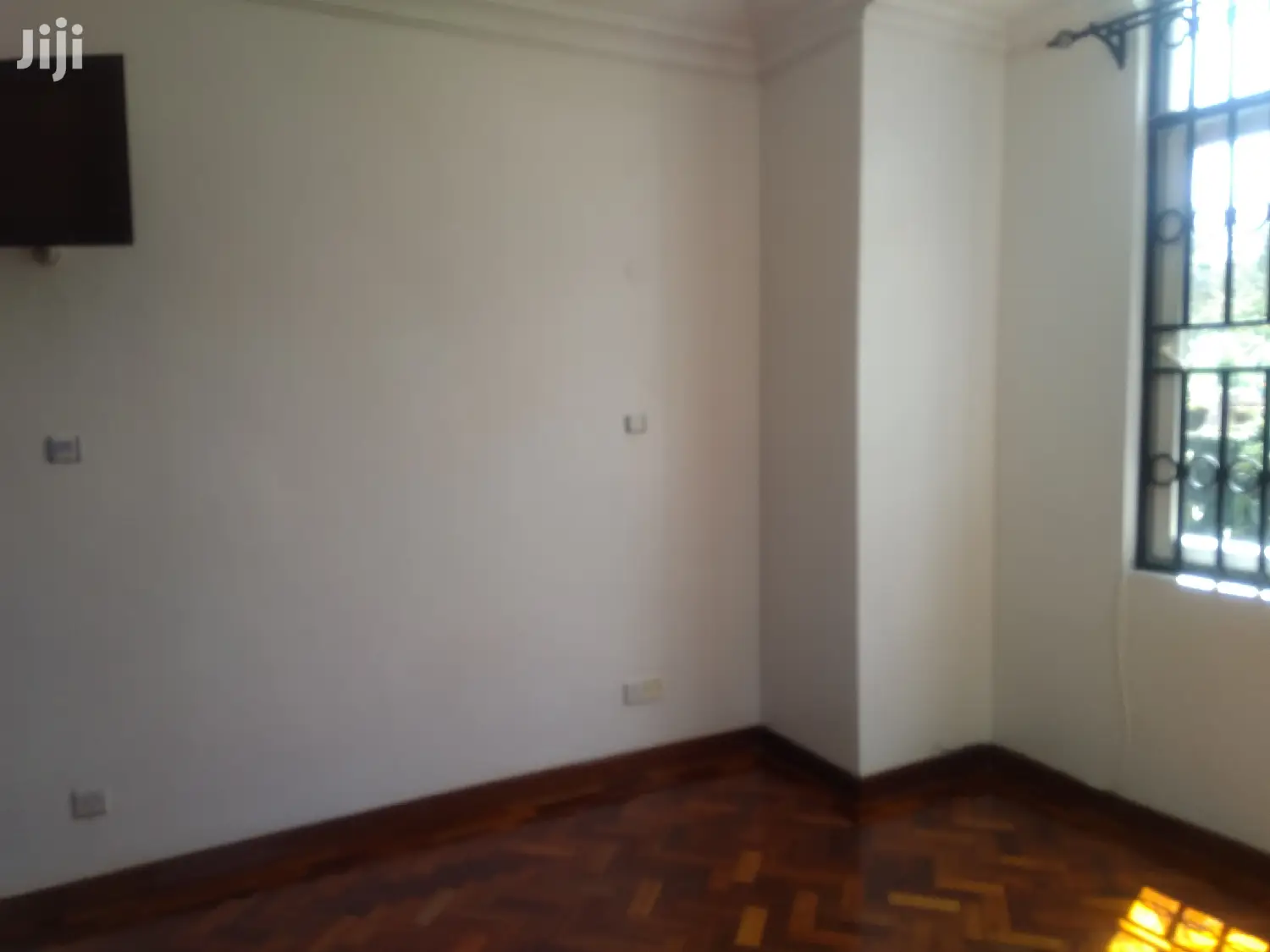 Large 5-Bedroom Townhouse Available for Let in [City] in Runda