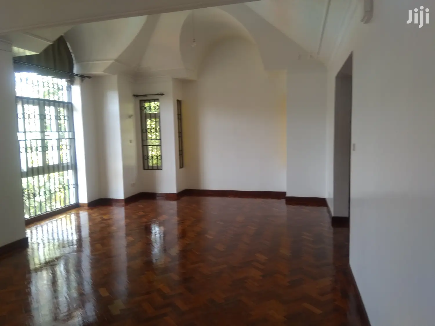 Large 5-Bedroom Townhouse Available for Let in [City] in Runda