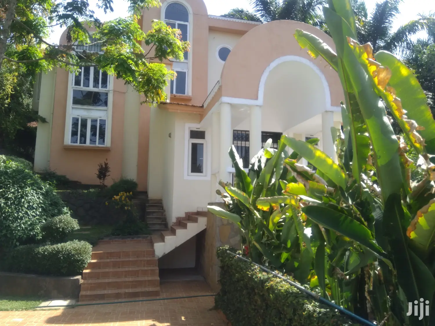 Large 5-Bedroom Townhouse Available for Let in [City] in Runda