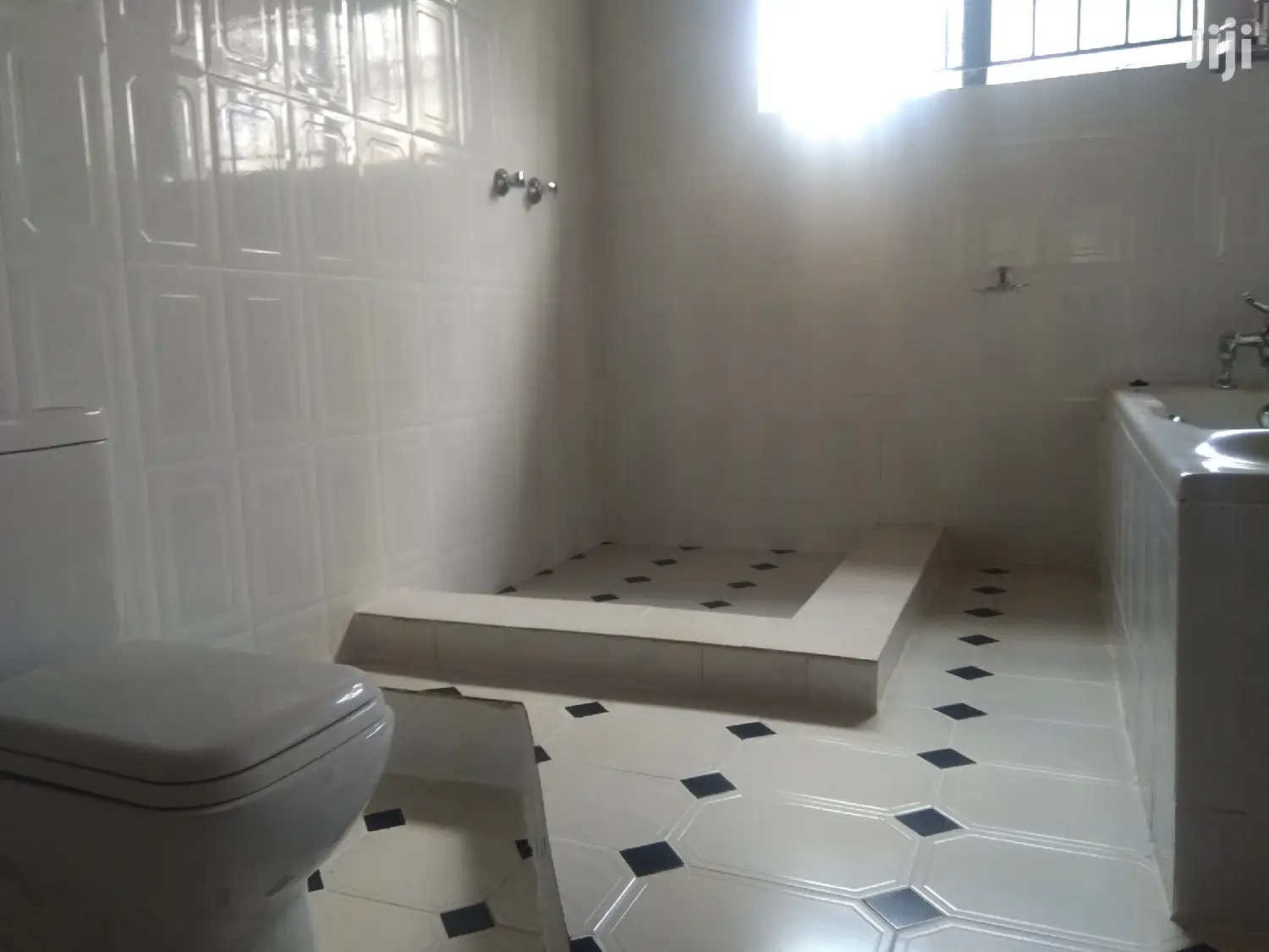 Spacious 4-Bedroom Mansion with 2 Dsqs near Runda Road in Runda