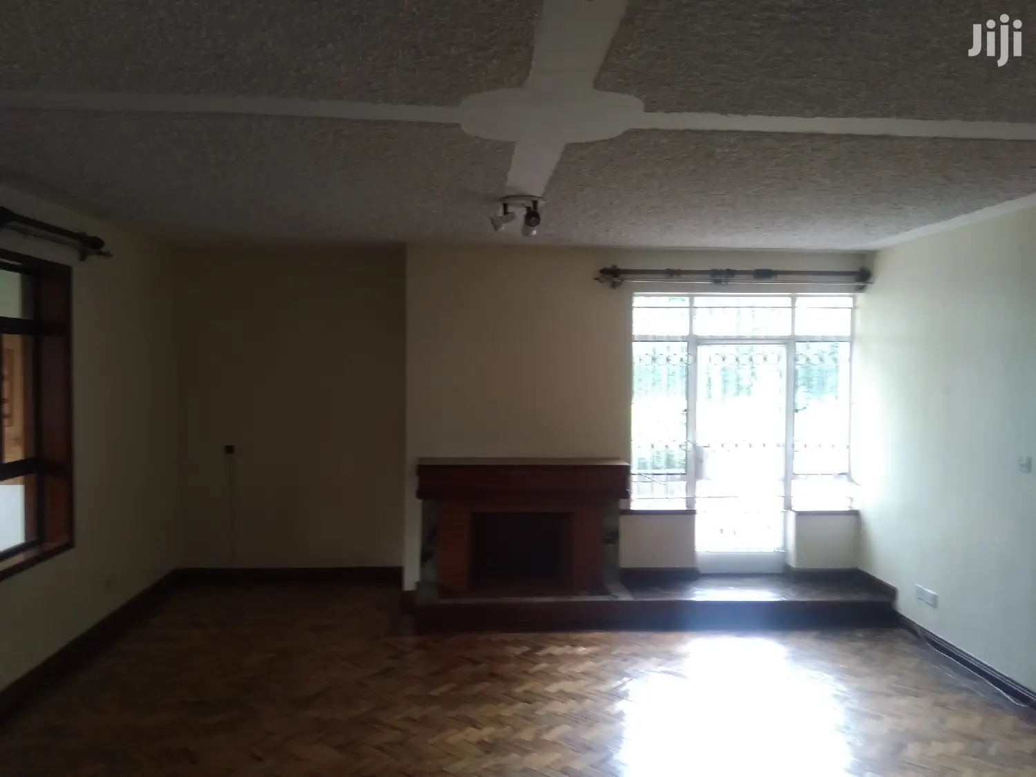 Spacious 4-Bedroom Mansion with 2 Dsqs near Runda Road in Runda