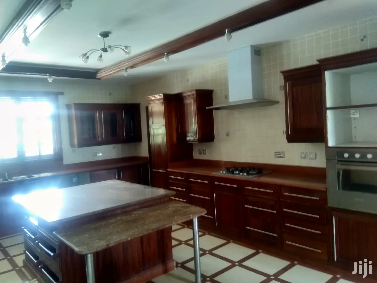 7-Bedroom Mansion - Thigiri Road Exclusive Living in Kitisuru