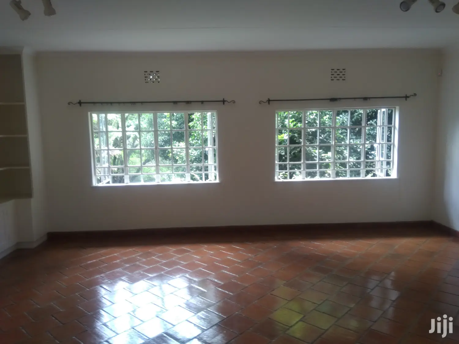 Stunning 5-Bedroom Estate on 1 Acre Available for Lease - Premium Dsq Residence in Lavington