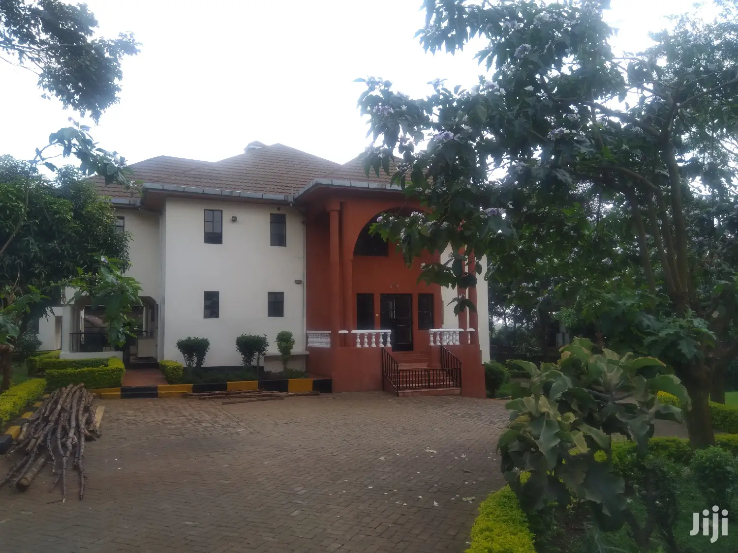 Muthaiga's 7ambasadorial Mansion: Stylish 1-Bedroom Guestwing for Rent in Muthaiga