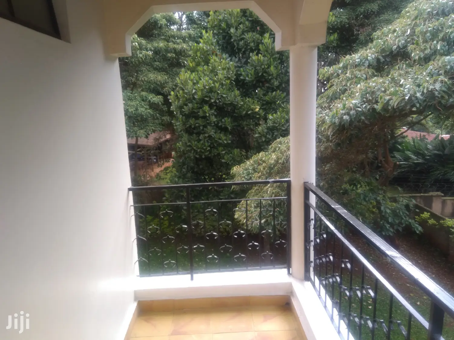 Muthaiga's 7ambasadorial Mansion: Stylish 1-Bedroom Guestwing for Rent in Muthaiga