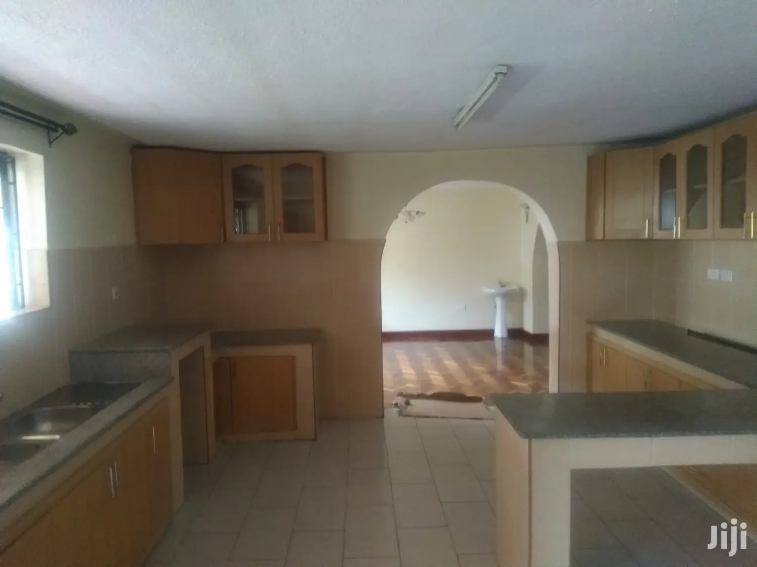 Muthaiga's 7ambasadorial Mansion: Stylish 1-Bedroom Guestwing for Rent in Muthaiga