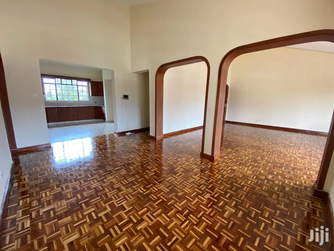 Westlands Penta: Spacious 3-Bedroom Apartment with Dining & Sitting Room in Westlands