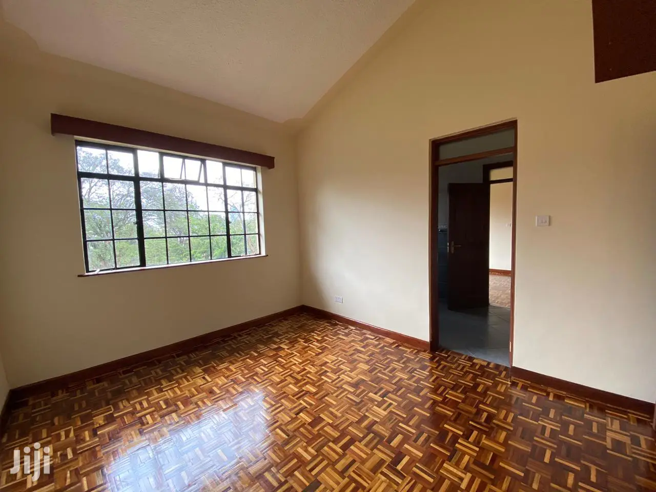 Westlands Penta: Spacious 3-Bedroom Apartment with Dining & Sitting Room in Westlands