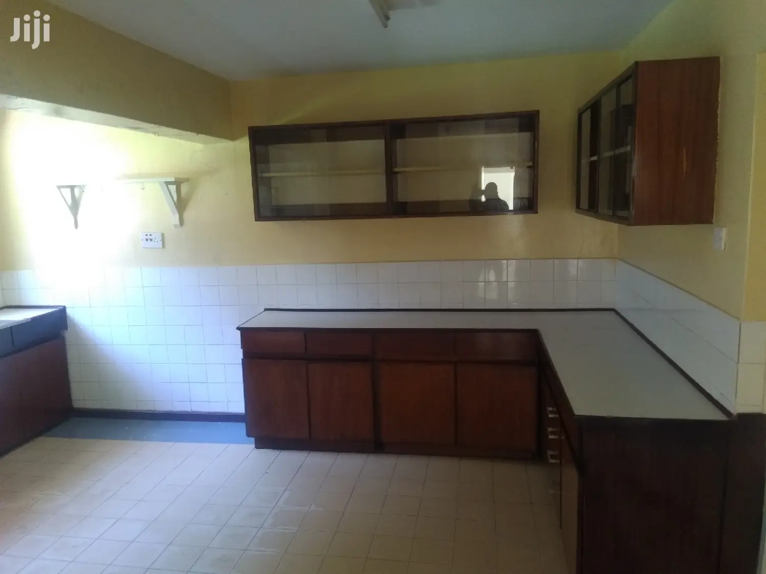 Spacious 11-Bedroom Bungalow & 2 Dsqs for Rent - Ideal for Large Families in Lavington